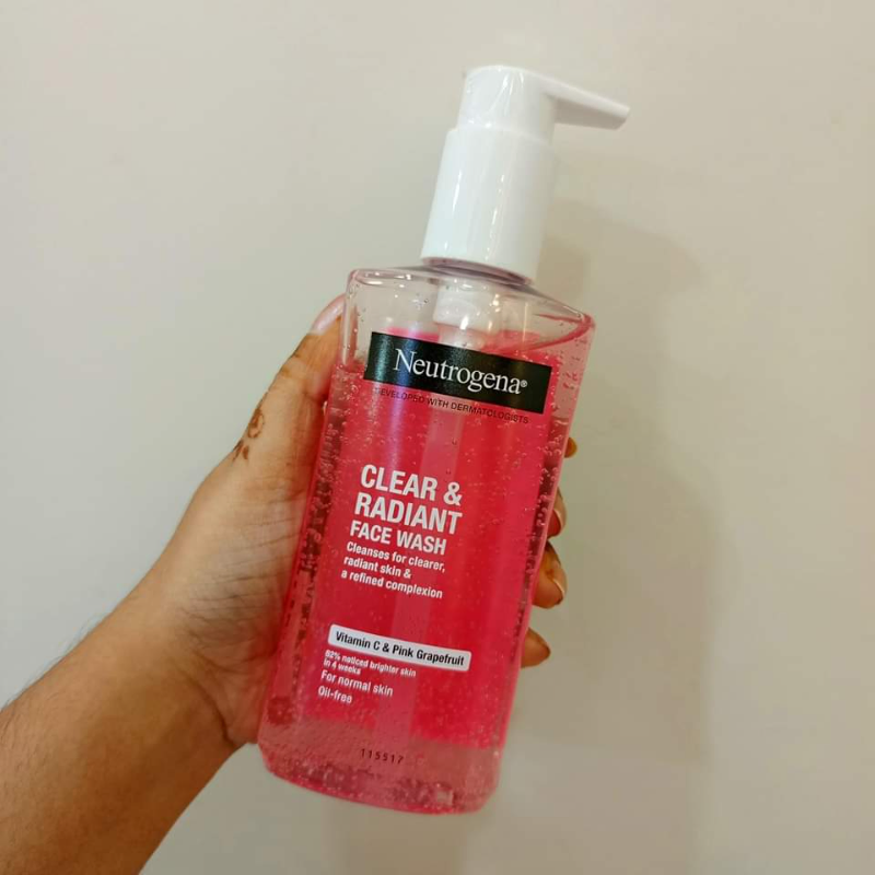 Neutrogena Clear & Radiant Face Wash with Vitamin C & Pink Grapefruit (200ml)