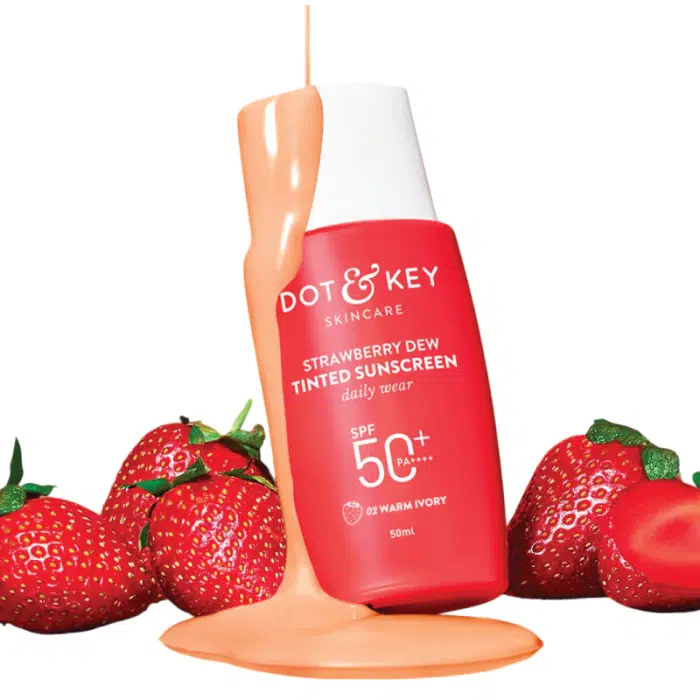 Dot & Key Strawberry Dew Tinted Sunscreen SPF 50+ PA++++ 02 Warm Ivory 50 ml