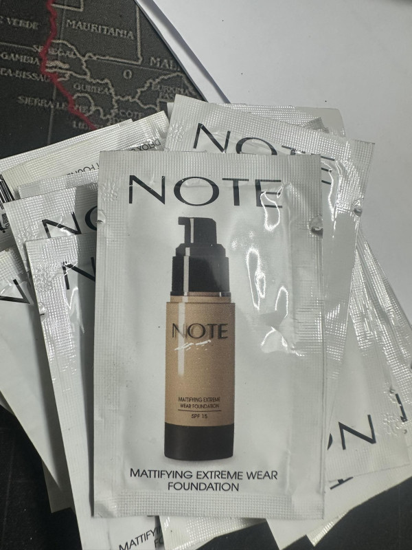 Note Mattifying Extreme Wear 01 Beige Foundation Sample